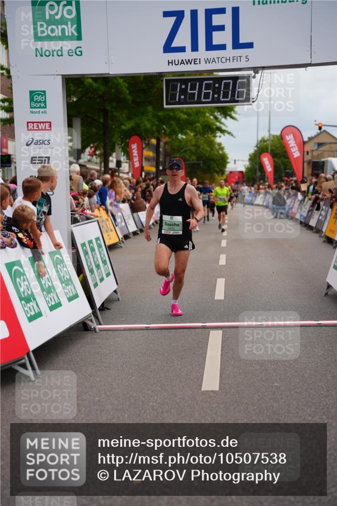 20.09.2026 - PSD Bank Halbmarathon LAZAROV Photography http://msf.ph/oto/10507538 20.09.2026 11:46:06 Ziel 2124, 3076, 4048, 4425, 4472 meine-sportfotos.de