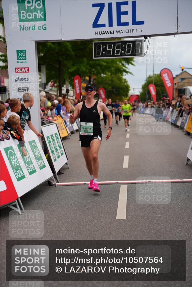 20.09.2026 - PSD Bank Halbmarathon LAZAROV Photography http://msf.ph/oto/10507564 20.09.2026 11:46:06 Ziel 2124, 3076, 4048, 4425, 4472 meine-sportfotos.de