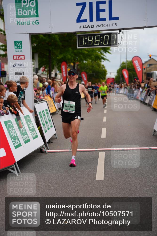 20.09.2026 - PSD Bank Halbmarathon LAZAROV Photography http://msf.ph/oto/10507571 20.09.2026 11:46:06 Ziel 2124, 3076, 4048, 4425, 4472 meine-sportfotos.de