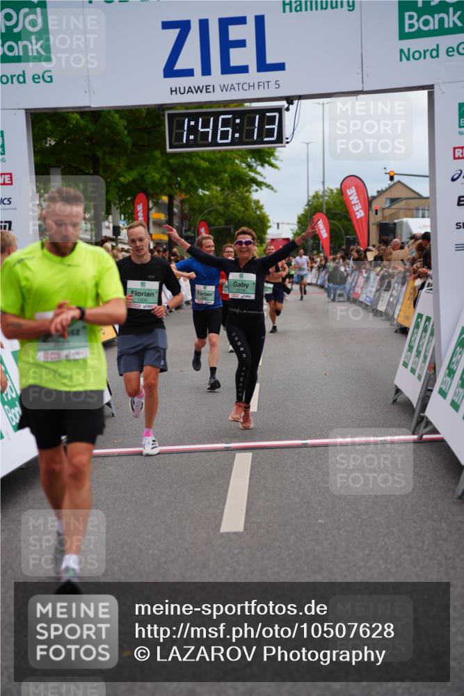 20.09.2026 - PSD Bank Halbmarathon LAZAROV Photography http://msf.ph/oto/10507628 20.09.2026 11:46:13 Ziel 1637, 1800, 2276, 2281, 3366, 3681, 4472 meine-sportfotos.de