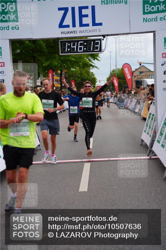 20.09.2026 - PSD Bank Halbmarathon LAZAROV Photography http://msf.ph/oto/10507636 20.09.2026 11:46:13 Ziel 1637, 1800, 2276, 2281, 3366, 3681, 4472 meine-sportfotos.de
