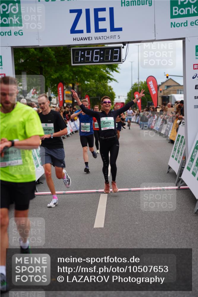 20.09.2026 - PSD Bank Halbmarathon LAZAROV Photography http://msf.ph/oto/10507653 20.09.2026 11:46:13 Ziel 1637, 1800, 2276, 2281, 3366, 3681, 4472 meine-sportfotos.de