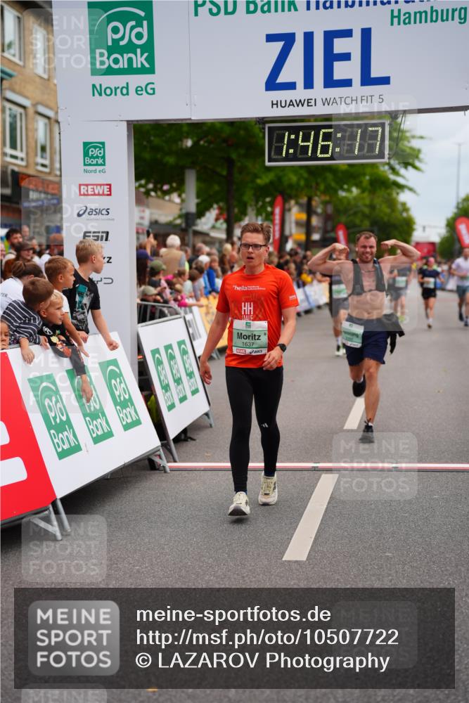 20.09.2026 - PSD Bank Halbmarathon LAZAROV Photography http://msf.ph/oto/10507722 20.09.2026 11:46:16 Ziel 1637, 1800, 2276, 2281, 3366, 3681, 4687 meine-sportfotos.de