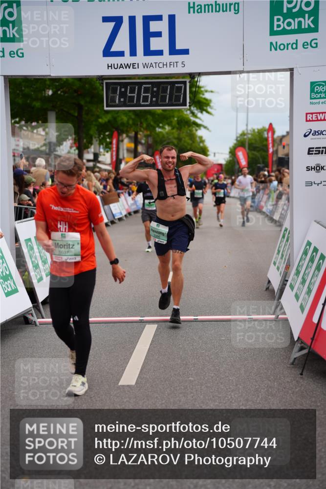20.09.2026 - PSD Bank Halbmarathon LAZAROV Photography http://msf.ph/oto/10507744 20.09.2026 11:46:17 Ziel 1637, 1800, 2276, 2281, 3366, 3681, 4687 meine-sportfotos.de