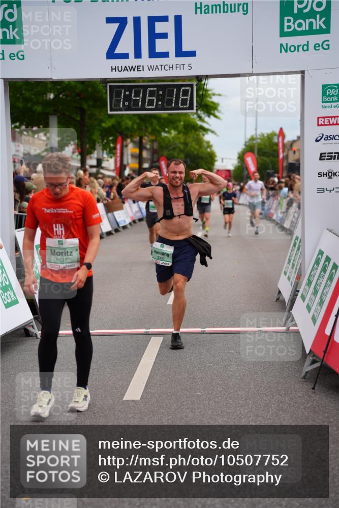 20.09.2026 - PSD Bank Halbmarathon LAZAROV Photography http://msf.ph/oto/10507752 20.09.2026 11:46:17 Ziel 1637, 1800, 2276, 2281, 3366, 3681, 4687 meine-sportfotos.de