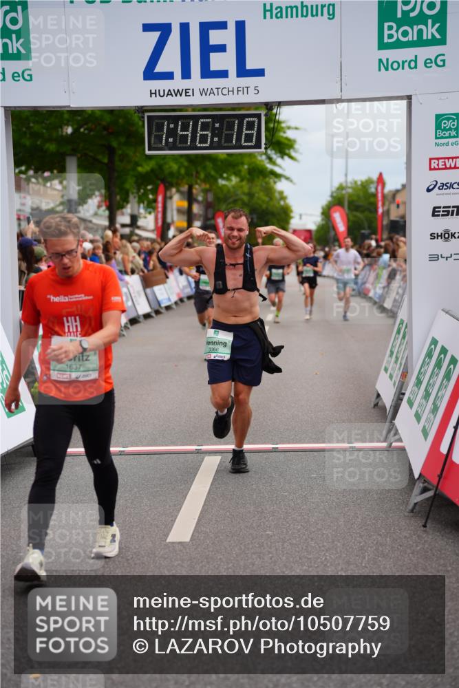 20.09.2026 - PSD Bank Halbmarathon LAZAROV Photography http://msf.ph/oto/10507759 20.09.2026 11:46:17 Ziel 1637, 1800, 2276, 2281, 3366, 3681, 4687 meine-sportfotos.de