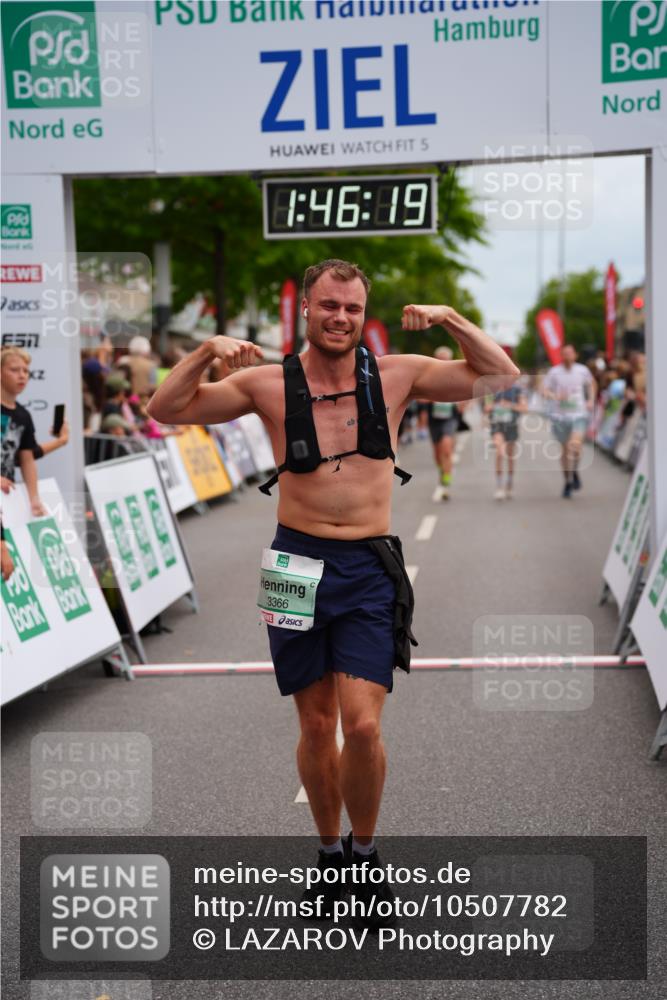 20.09.2026 - PSD Bank Halbmarathon LAZAROV Photography http://msf.ph/oto/10507782 20.09.2026 11:46:18 Ziel 1637, 1800, 2276, 2281, 2680, 3366, 3602, 3626, 3681, 4687 meine-sportfotos.de