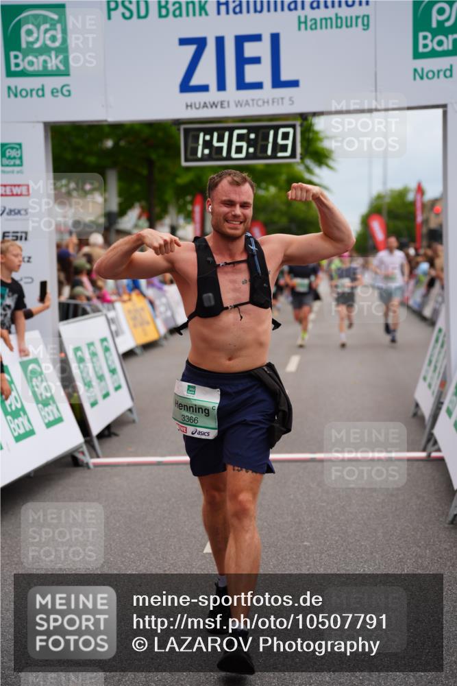 20.09.2026 - PSD Bank Halbmarathon LAZAROV Photography http://msf.ph/oto/10507791 20.09.2026 11:46:19 Ziel 1637, 1800, 2171, 2276, 2281, 2680, 3366, 3602, 3626, 3681, 4687 meine-sportfotos.de