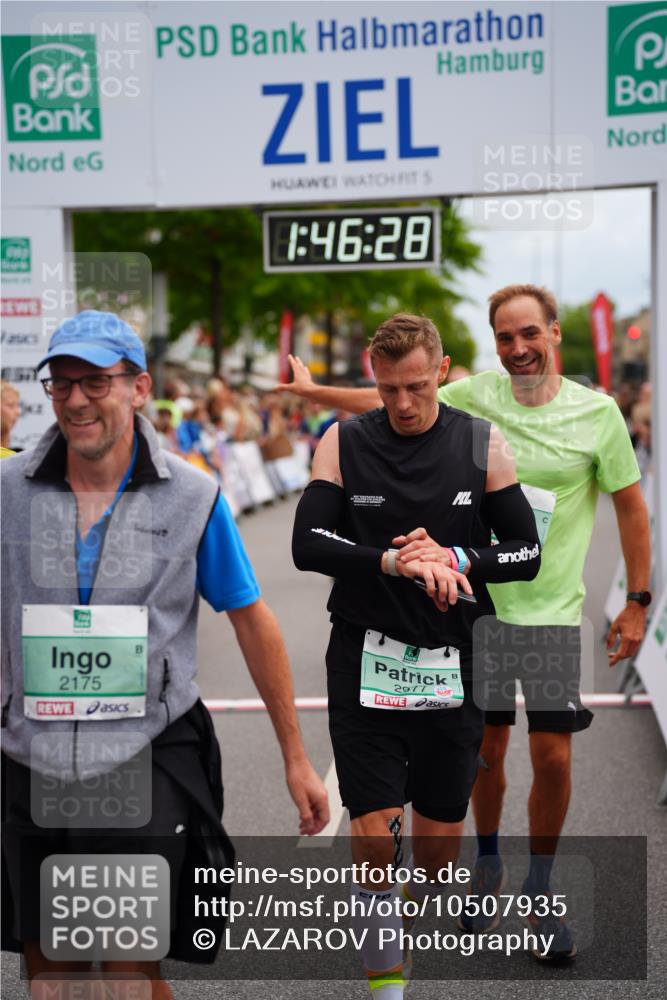20.09.2026 - PSD Bank Halbmarathon LAZAROV Photography http://msf.ph/oto/10507935 20.09.2026 11:46:27 Ziel 1860, 2042, 2066, 2171, 2175, 2374, 2524, 2680, 2769, 2977, 3565, 3602, 3626, 4387, 4687 meine-sportfotos.de