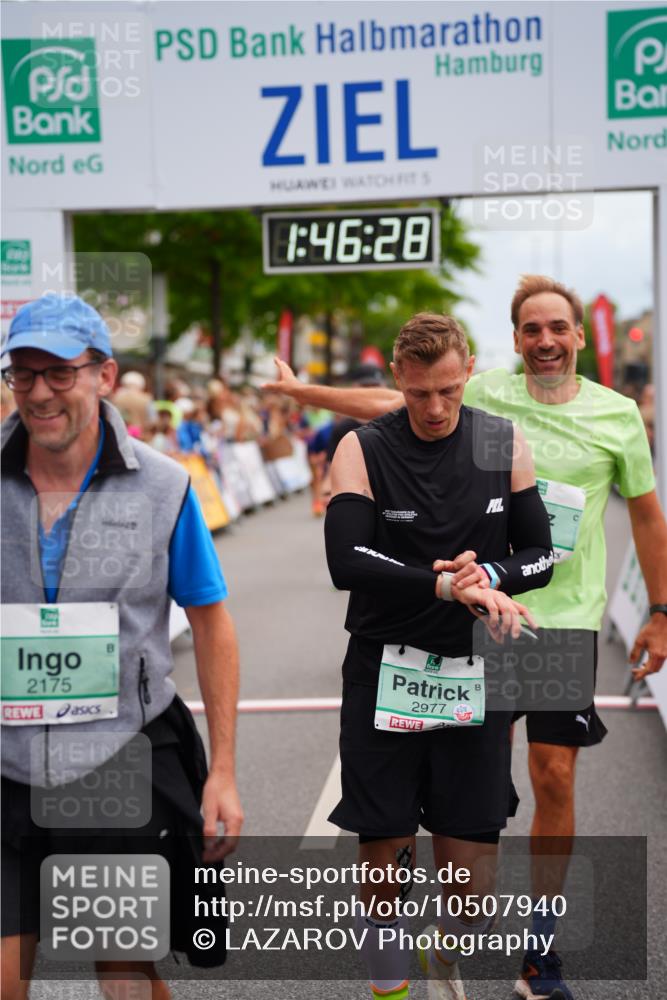 20.09.2026 - PSD Bank Halbmarathon LAZAROV Photography http://msf.ph/oto/10507940 20.09.2026 11:46:27 Ziel 1860, 2042, 2066, 2171, 2175, 2374, 2524, 2680, 2769, 2977, 3565, 3602, 3626, 4387, 4687 meine-sportfotos.de