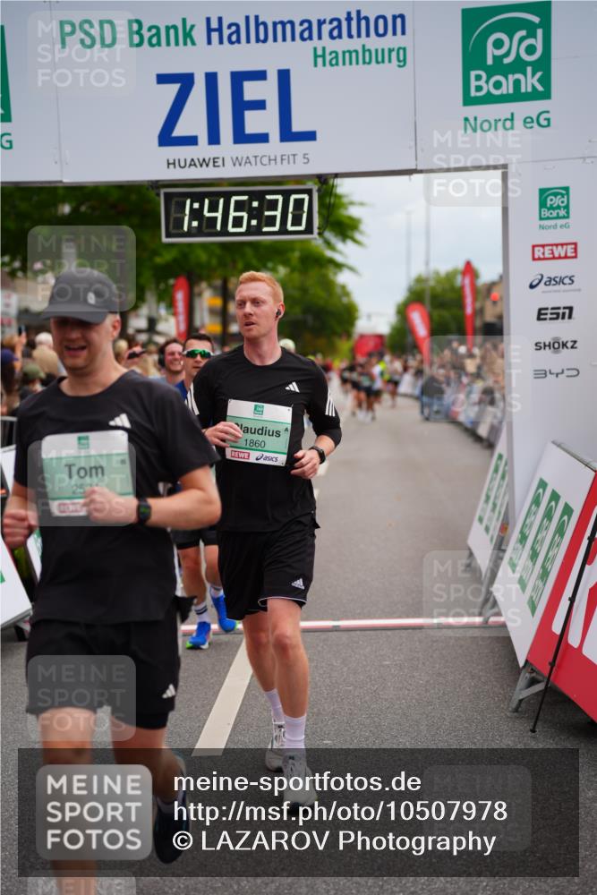 20.09.2026 - PSD Bank Halbmarathon LAZAROV Photography http://msf.ph/oto/10507978 20.09.2026 11:46:30 Ziel 1102, 1860, 2042, 2066, 2171, 2175, 2374, 2524, 2680, 2769, 2778, 2977, 3565, 3602, 3626, 4387 meine-sportfotos.de