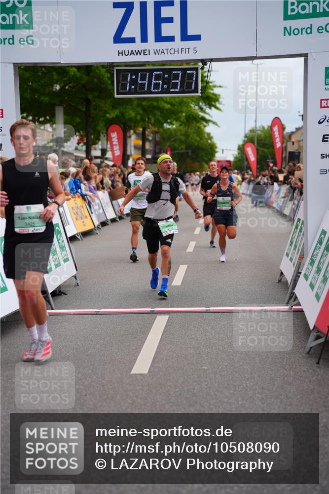 20.09.2026 - PSD Bank Halbmarathon LAZAROV Photography http://msf.ph/oto/10508090 20.09.2026 11:46:37 Ziel 1102, 1860, 2027, 2066, 2778, 3408, 3425, 4094, 4200, 4387, 4640, 4710 meine-sportfotos.de