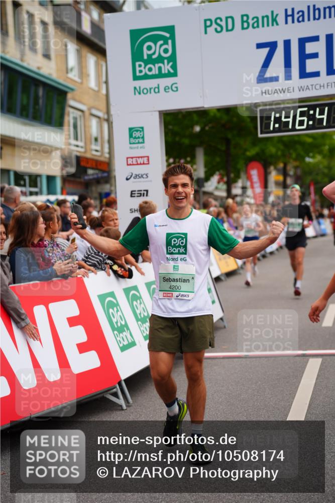 20.09.2026 - PSD Bank Halbmarathon LAZAROV Photography http://msf.ph/oto/10508174 20.09.2026 11:46:40 Ziel 1102, 2027, 2087, 2778, 3226, 3408, 3425, 3790, 4070, 4094, 4200, 4640, 4710 meine-sportfotos.de