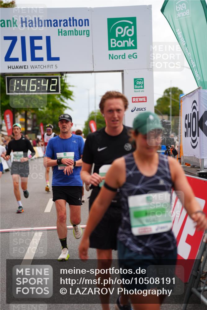 20.09.2026 - PSD Bank Halbmarathon LAZAROV Photography http://msf.ph/oto/10508191 20.09.2026 11:46:42 Ziel 2027, 2087, 3226, 3408, 3425, 3790, 4070, 4094, 4200, 4249, 4640, 4710 meine-sportfotos.de