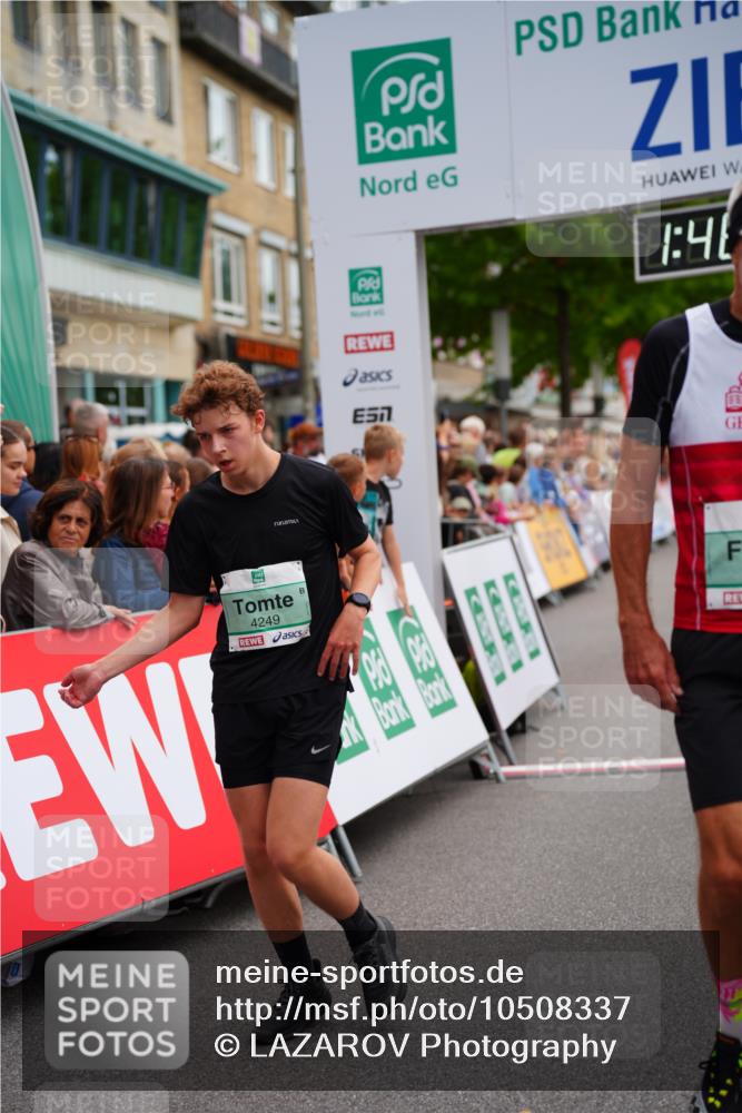 20.09.2026 - PSD Bank Halbmarathon LAZAROV Photography http://msf.ph/oto/10508337 20.09.2026 11:46:48 Ziel 1527, 1876, 2027, 2087, 2773, 3226, 3790, 4070, 4249, 4566, 4639 meine-sportfotos.de
