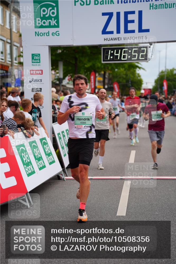 20.09.2026 - PSD Bank Halbmarathon LAZAROV Photography http://msf.ph/oto/10508356 20.09.2026 11:46:52 Ziel 1527, 1557, 1810, 1876, 2090, 2659, 2773, 3424, 3790, 4001, 4247, 4249, 4566, 4639 meine-sportfotos.de