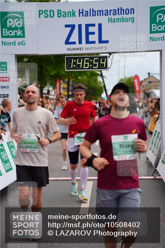 20.09.2026 - PSD Bank Halbmarathon LAZAROV Photography http://msf.ph/oto/10508402 20.09.2026 11:46:54 Ziel 1527, 1557, 1561, 1810, 1876, 2090, 2659, 2773, 3424, 4001, 4247, 4249, 4566, 4639 meine-sportfotos.de