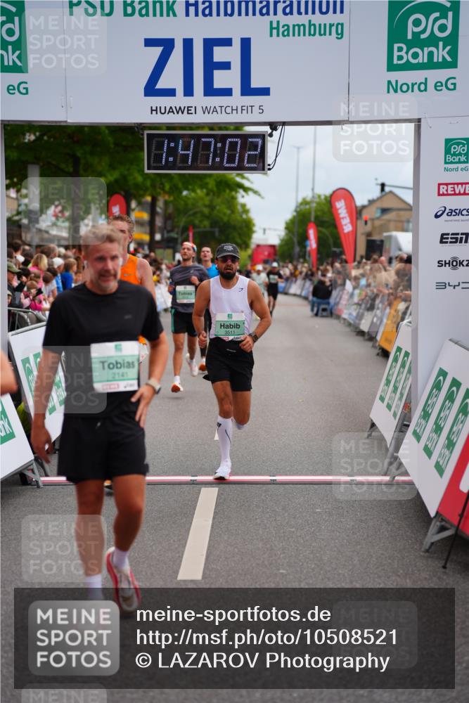 20.09.2026 - PSD Bank Halbmarathon LAZAROV Photography http://msf.ph/oto/10508521 20.09.2026 11:47:01 Ziel 1189, 1557, 1561, 1810, 2012, 2090, 2141, 2659, 2902, 3424, 3511, 4001, 4247 meine-sportfotos.de