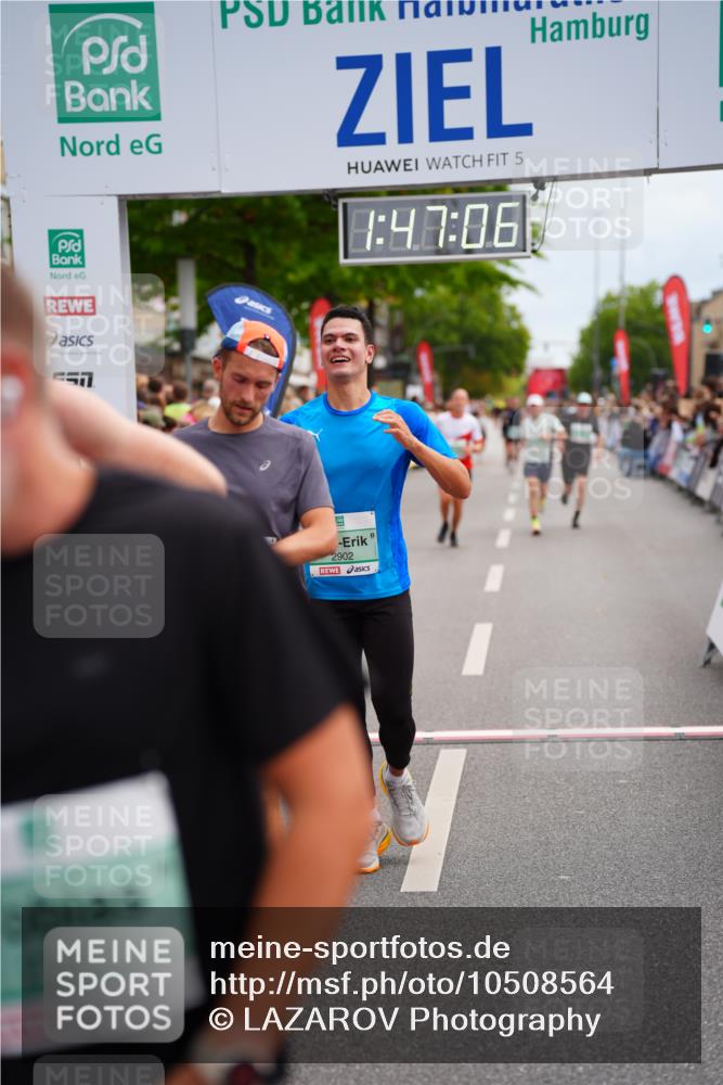 20.09.2026 - PSD Bank Halbmarathon LAZAROV Photography http://msf.ph/oto/10508564 20.09.2026 11:47:05 Ziel 1189, 1561, 2012, 2141, 2902, 3381, 3511 meine-sportfotos.de