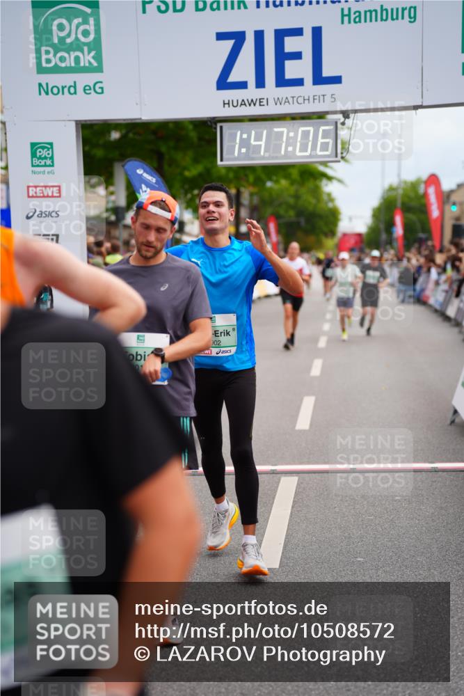 20.09.2026 - PSD Bank Halbmarathon LAZAROV Photography http://msf.ph/oto/10508572 20.09.2026 11:47:05 Ziel 1189, 1561, 2012, 2141, 2902, 3381, 3511 meine-sportfotos.de