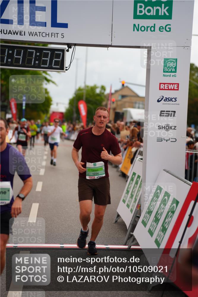 20.09.2026 - PSD Bank Halbmarathon LAZAROV Photography http://msf.ph/oto/10509021 20.09.2026 11:47:32 Ziel 1234, 2462, 2583, 3562, 4481, 4655 meine-sportfotos.de
