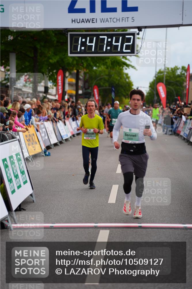 20.09.2026 - PSD Bank Halbmarathon LAZAROV Photography http://msf.ph/oto/10509127 20.09.2026 11:47:41 Ziel 2074, 2583, 2859, 3914 meine-sportfotos.de
