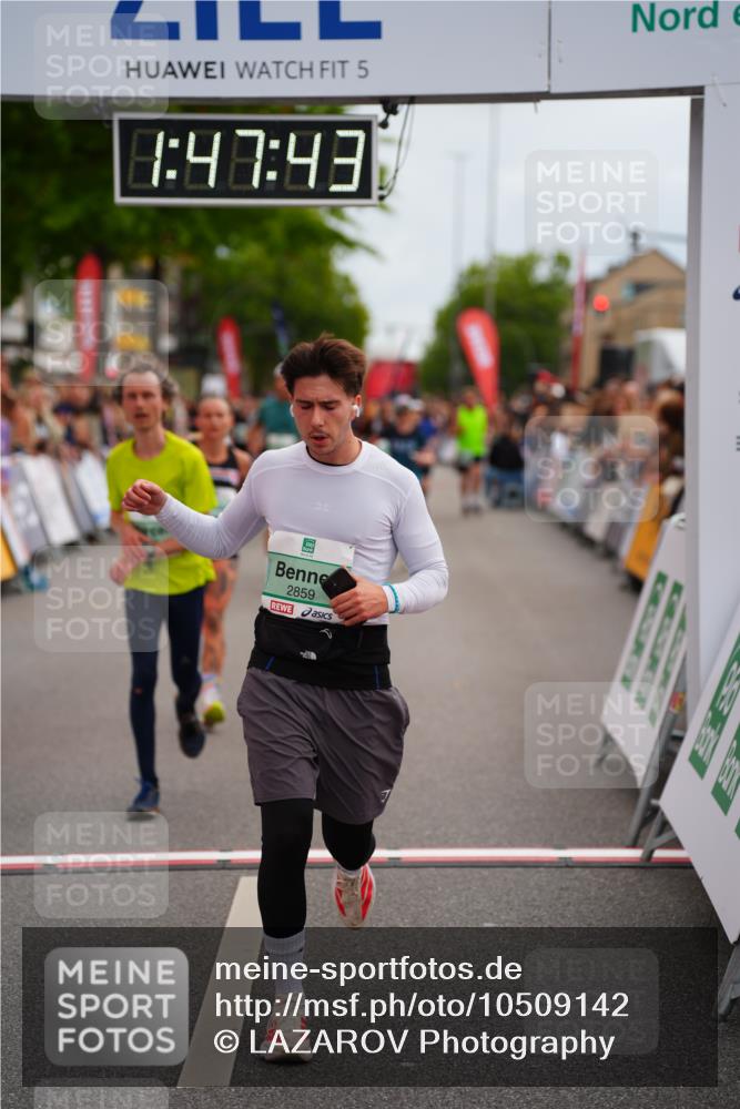 20.09.2026 - PSD Bank Halbmarathon LAZAROV Photography http://msf.ph/oto/10509142 20.09.2026 11:47:42 Ziel 1661, 2074, 2583, 2859, 3914, 4662 meine-sportfotos.de