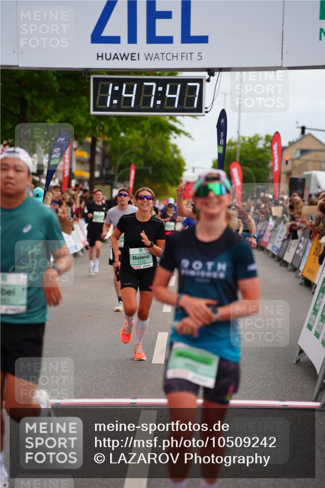 20.09.2026 - PSD Bank Halbmarathon LAZAROV Photography http://msf.ph/oto/10509242 20.09.2026 11:47:47 Ziel 1661, 1712, 2074, 2828, 2859, 3239, 3504, 3914, 4262, 4662 meine-sportfotos.de