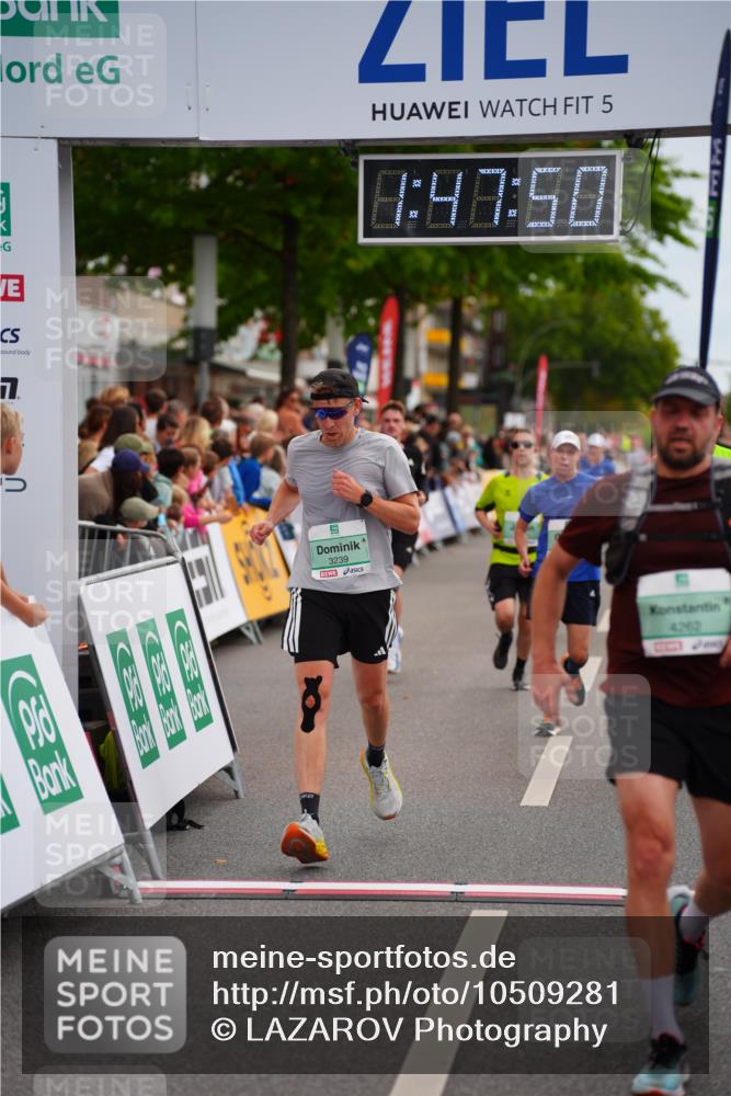 20.09.2026 - PSD Bank Halbmarathon LAZAROV Photography http://msf.ph/oto/10509281 20.09.2026 11:47:49 Ziel 1661, 1712, 2074, 2177, 2828, 2836, 2859, 3239, 3330, 3504, 3586, 3914, 4262, 4662 meine-sportfotos.de