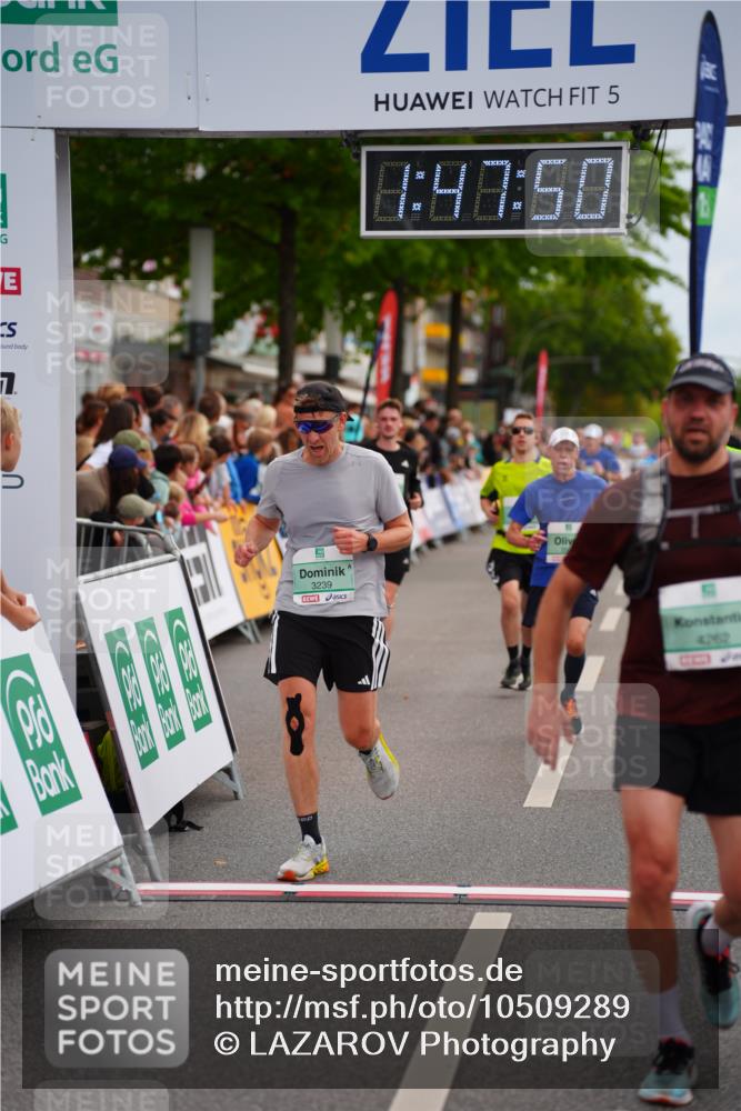 20.09.2026 - PSD Bank Halbmarathon LAZAROV Photography http://msf.ph/oto/10509289 20.09.2026 11:47:49 Ziel 1661, 1712, 2074, 2177, 2828, 2836, 2859, 3239, 3330, 3504, 3586, 3914, 4262, 4662 meine-sportfotos.de