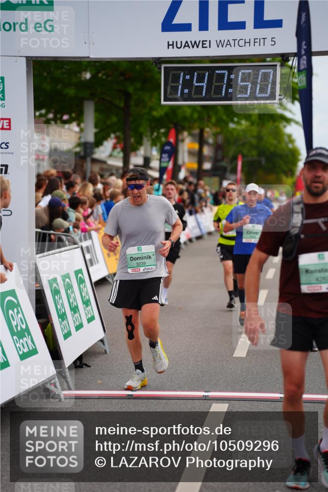 20.09.2026 - PSD Bank Halbmarathon LAZAROV Photography http://msf.ph/oto/10509296 20.09.2026 11:47:49 Ziel 1661, 1712, 2074, 2177, 2828, 2836, 2859, 3239, 3330, 3504, 3586, 3914, 4262, 4662 meine-sportfotos.de