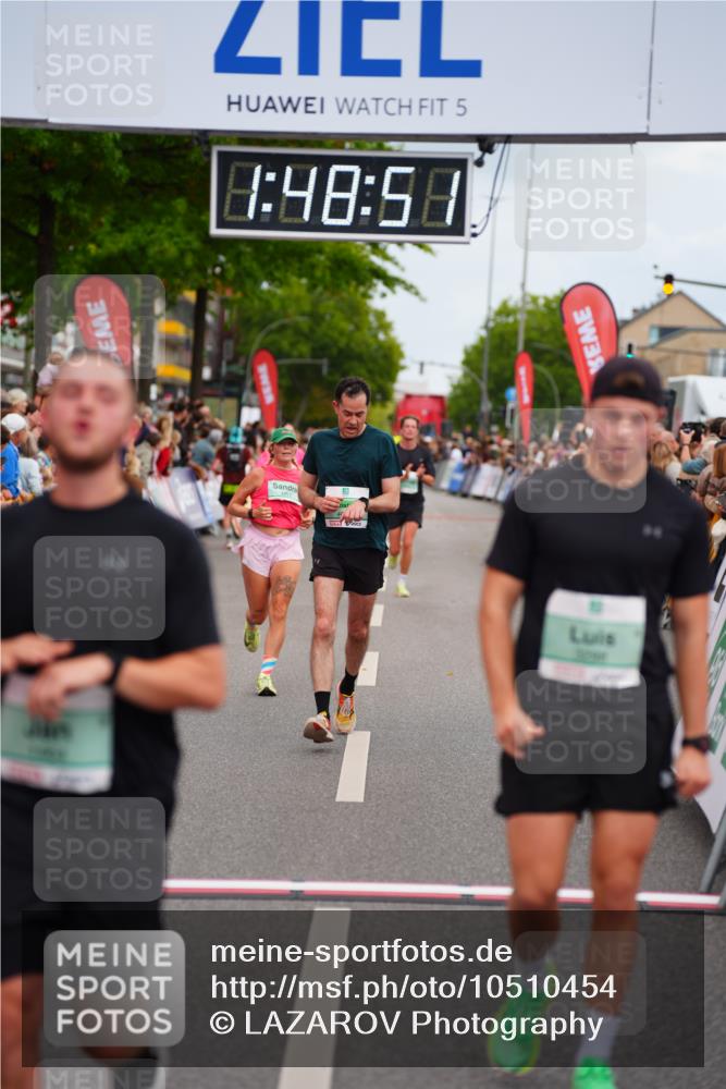 20.09.2026 - PSD Bank Halbmarathon LAZAROV Photography http://msf.ph/oto/10510454 20.09.2026 11:48:51 Ziel 1464, 2311, 2571, 3298, 3635, 3761, 4627 meine-sportfotos.de