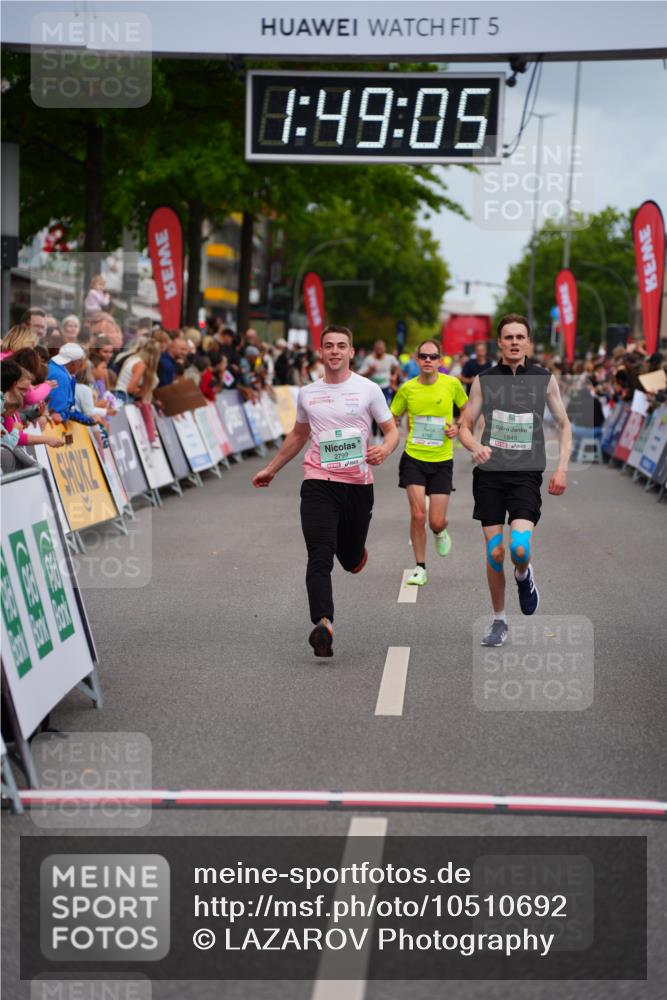 20.09.2026 - PSD Bank Halbmarathon LAZAROV Photography http://msf.ph/oto/10510692 20.09.2026 11:49:05 Ziel 1559, 1845, 2799, 4756 meine-sportfotos.de