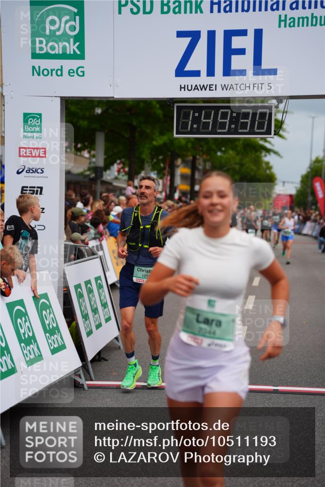 20.09.2026 - PSD Bank Halbmarathon LAZAROV Photography http://msf.ph/oto/10511193 20.09.2026 11:49:30 Ziel 1233, 1577, 2330, 2344, 3750 meine-sportfotos.de