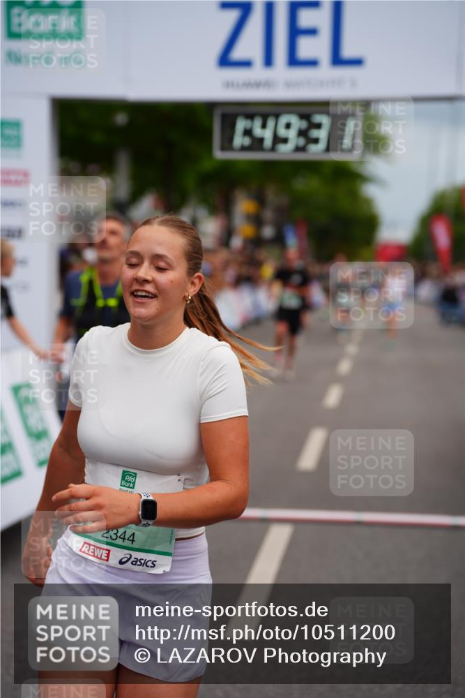 20.09.2026 - PSD Bank Halbmarathon LAZAROV Photography http://msf.ph/oto/10511200 20.09.2026 11:49:30 Ziel 1233, 1577, 2330, 2344, 3750 meine-sportfotos.de