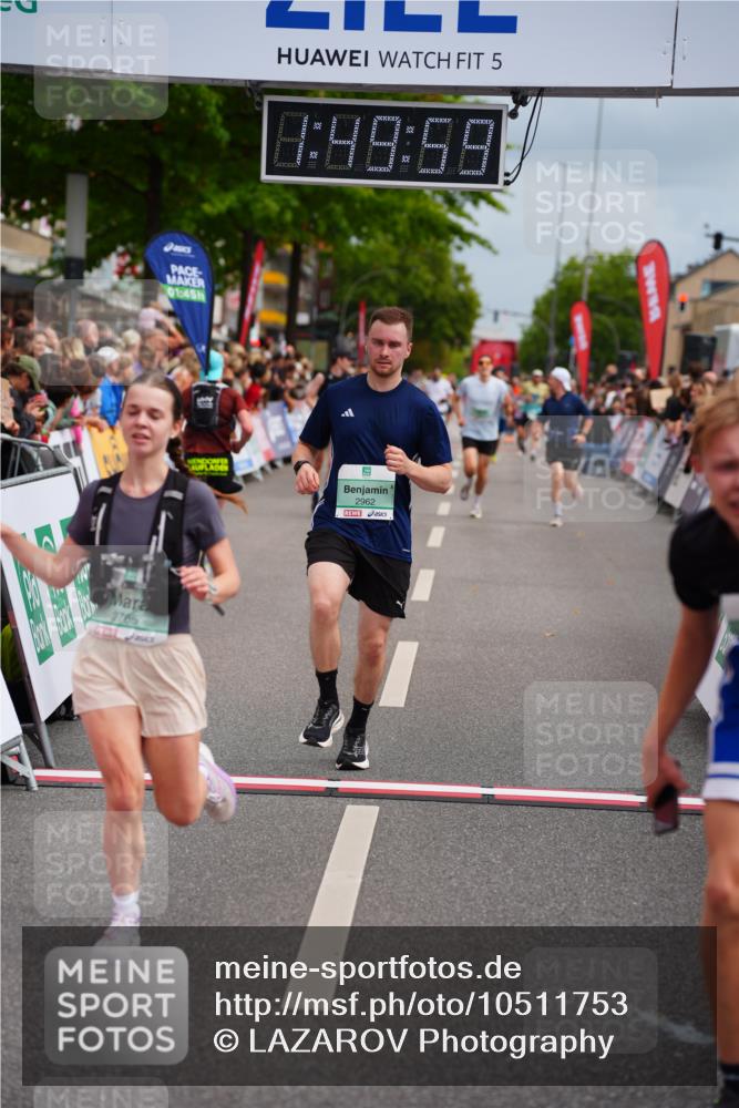 20.09.2026 - PSD Bank Halbmarathon LAZAROV Photography http://msf.ph/oto/10511753 20.09.2026 11:49:58 Ziel 1416, 2765, 2962, 4278, 4279 meine-sportfotos.de