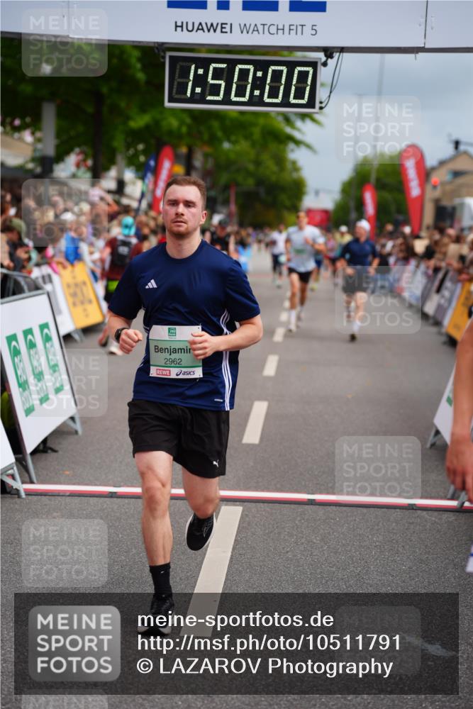 20.09.2026 - PSD Bank Halbmarathon LAZAROV Photography http://msf.ph/oto/10511791 20.09.2026 11:49:59 Ziel 1241, 1416, 2765, 2962, 4278, 4279, 4605 meine-sportfotos.de