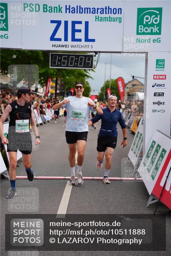 20.09.2026 - PSD Bank Halbmarathon LAZAROV Photography http://msf.ph/oto/10511888 20.09.2026 11:50:03 Ziel 1048, 1241, 2765, 2962, 4605 meine-sportfotos.de