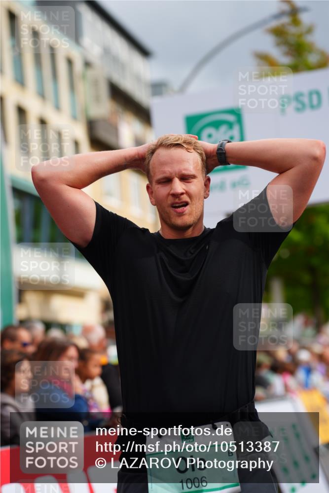 20.09.2026 - PSD Bank Halbmarathon LAZAROV Photography http://msf.ph/oto/10513387 20.09.2026 11:51:29 Ziel 1006, 2949, 3972, 3997, 4231, 4594, 4595 meine-sportfotos.de