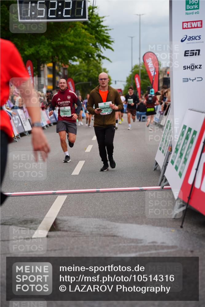 20.09.2026 - PSD Bank Halbmarathon LAZAROV Photography http://msf.ph/oto/10514316 20.09.2026 11:52:21 Ziel 3042, 3737, 4539, 4680, 4789 meine-sportfotos.de