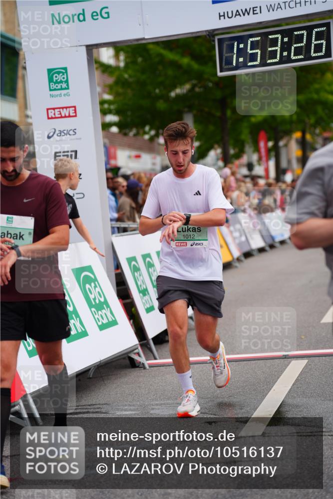 20.09.2026 - PSD Bank Halbmarathon LAZAROV Photography http://msf.ph/oto/10516137 20.09.2026 11:53:26 Ziel 1012, 1046, 1701, 2106, 2270, 2650, 3154, 4386, 4507 meine-sportfotos.de