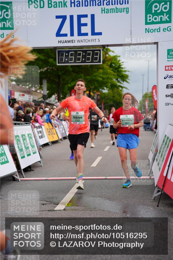 20.09.2026 - PSD Bank Halbmarathon LAZAROV Photography http://msf.ph/oto/10516295 20.09.2026 11:53:33 Ziel 1012, 1528, 2270, 2350, 3154, 3376, 3678, 3702, 3867, 4025 meine-sportfotos.de