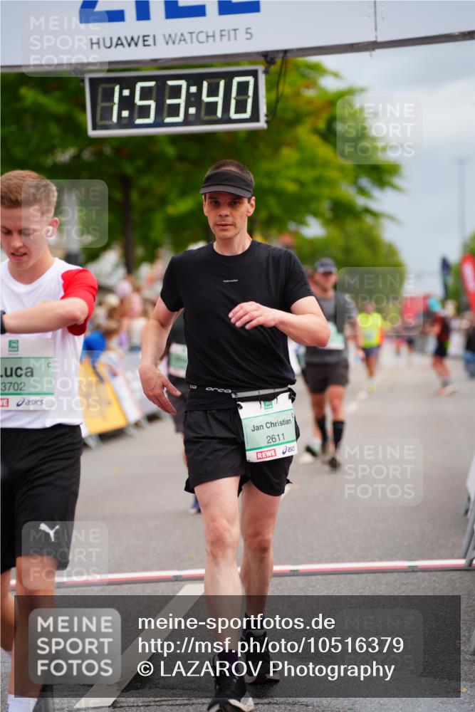 20.09.2026 - PSD Bank Halbmarathon LAZAROV Photography http://msf.ph/oto/10516379 20.09.2026 11:53:39 Ziel 1462, 1528, 1961, 2350, 2611, 3376, 3678, 3702, 3867, 4021, 4025, 4770 meine-sportfotos.de