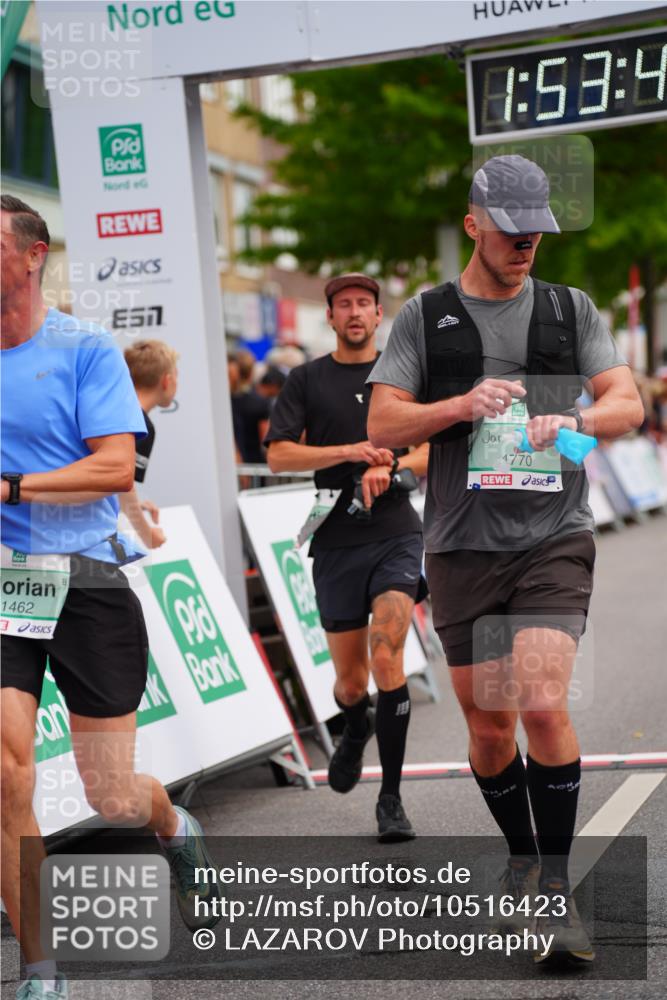 20.09.2026 - PSD Bank Halbmarathon LAZAROV Photography http://msf.ph/oto/10516423 20.09.2026 11:53:43 Ziel 1462, 1961, 2611, 3678, 3702, 4021, 4426, 4770 meine-sportfotos.de