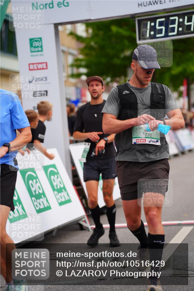 20.09.2026 - PSD Bank Halbmarathon LAZAROV Photography http://msf.ph/oto/10516429 20.09.2026 11:53:43 Ziel 1462, 1961, 2611, 3678, 3702, 4021, 4426, 4770 meine-sportfotos.de