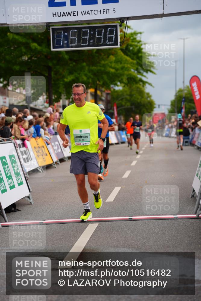 20.09.2026 - PSD Bank Halbmarathon LAZAROV Photography http://msf.ph/oto/10516482 20.09.2026 11:53:47 Ziel 1346, 1462, 1961, 3840, 4021, 4426, 4770 meine-sportfotos.de