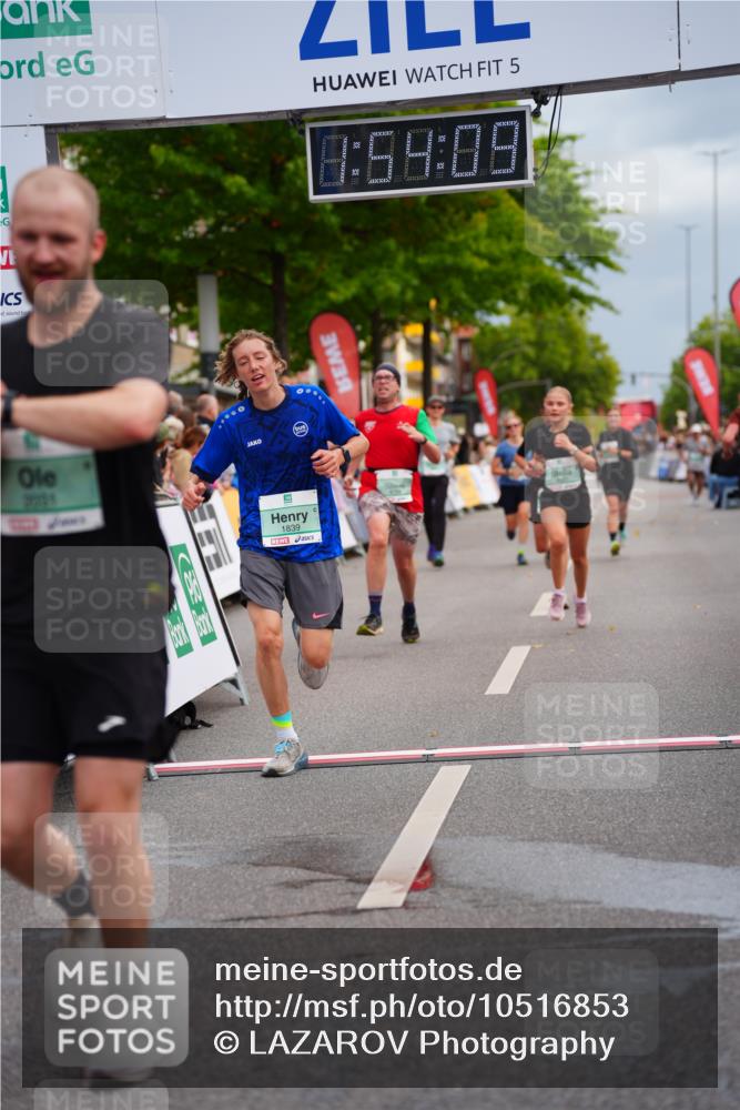 20.09.2026 - PSD Bank Halbmarathon LAZAROV Photography http://msf.ph/oto/10516853 20.09.2026 11:54:08 Ziel 1839, 2031, 2144, 3558, 4027, 4742, 4759, 4785 meine-sportfotos.de