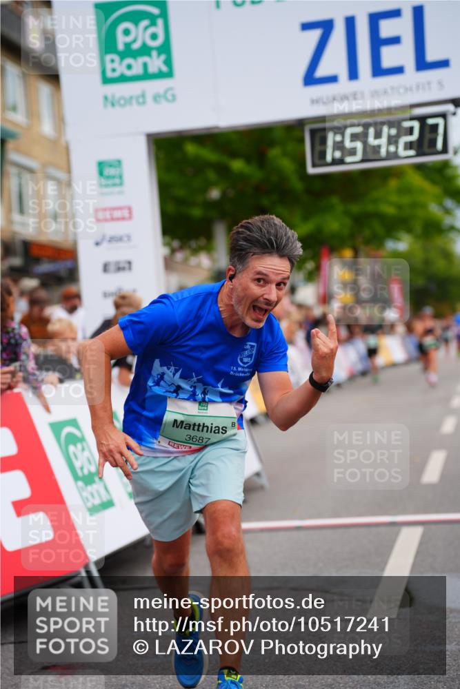 20.09.2026 - PSD Bank Halbmarathon LAZAROV Photography http://msf.ph/oto/10517241 20.09.2026 11:54:27 Ziel 2987, 3687, 4777 meine-sportfotos.de