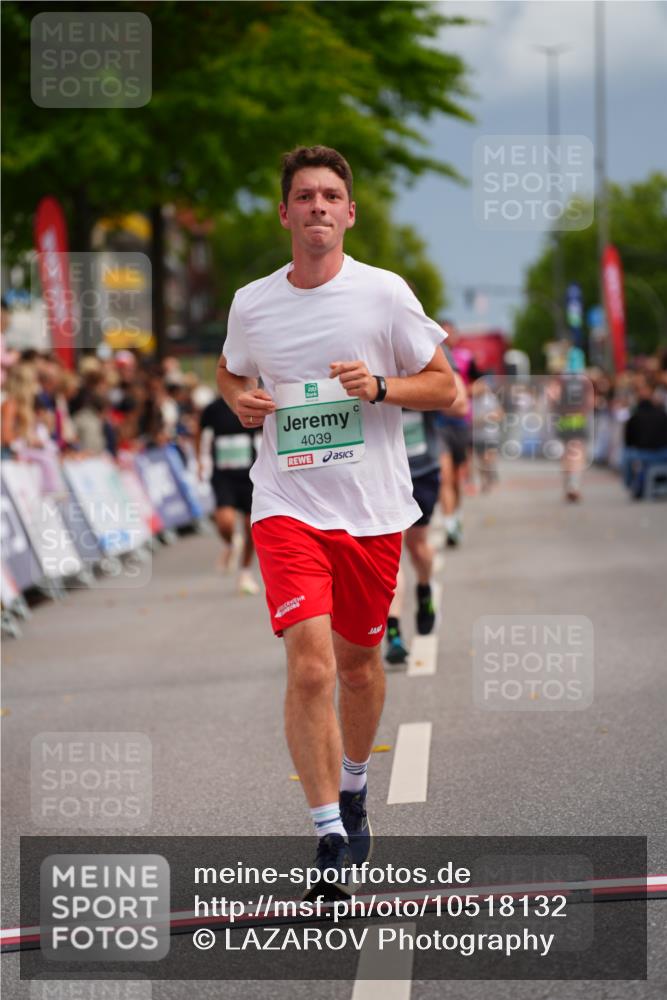 20.09.2026 - PSD Bank Halbmarathon LAZAROV Photography http://msf.ph/oto/10518132 20.09.2026 11:55:36 Ziel 3028, 3091, 3898, 4039 meine-sportfotos.de