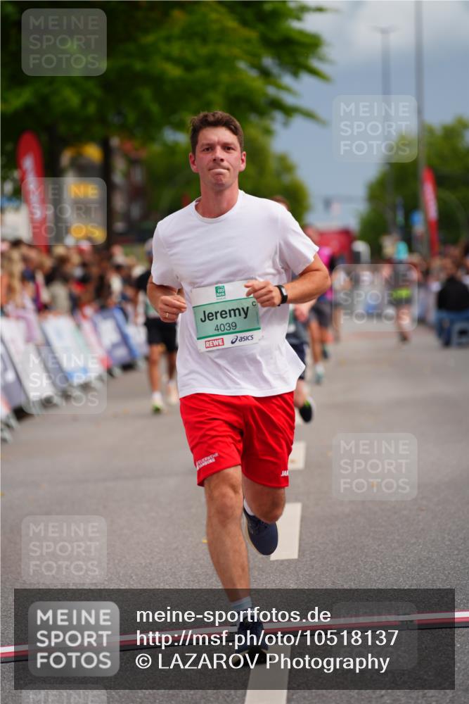 20.09.2026 - PSD Bank Halbmarathon LAZAROV Photography http://msf.ph/oto/10518137 20.09.2026 11:55:36 Ziel 3028, 3091, 3898, 4039 meine-sportfotos.de